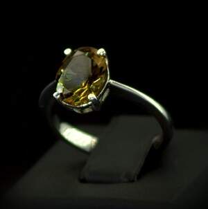 Серебряное кольцо 925 пробы 2,85 г с турецким Султанітом класса АААА 2,35 карат Серебряное кольцо 925 пробы 2,85 г с турецким Султанітом класса АААА 2,35 карат