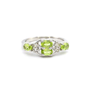 Серебряное кольцо 925 пробы 2,89 гр. с египетскими Перидотами и топазами из США 1,02 карат