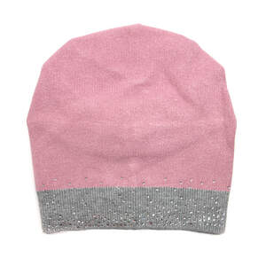 Жіноча шапка стилю Casual у кольоровій комбінації: фрезового та сірого з кристалами