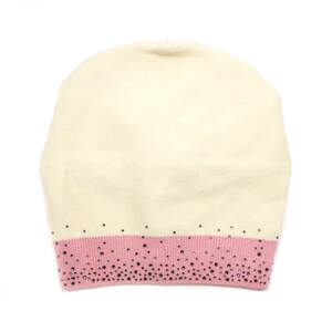 Жіноча шапка стилю Casual у кольоровій комбінації: айворі та фрезового з кристалами