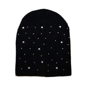 Жіноча шапка чорного кольору зі срібним декором Жіноча шапка чорного кольору зі срібним декором