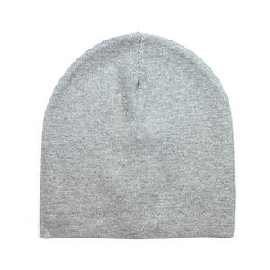 Жіноча шапка Gloss сірого кольору з декором Жіноча шапка Gloss сірого кольору з декором