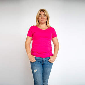 Футболка жіноча кольору фуксії