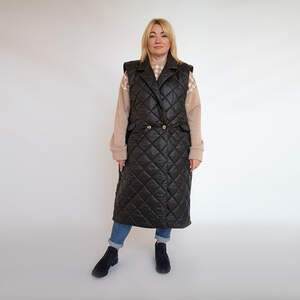 Жилет на синтепоні чорного кольору