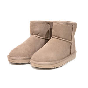 Жіночі угі, бежевого кольору, зима