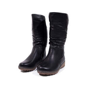 Жіночі чоботи з еко-шкіри чорного кольору Жіночі чоботи з еко-шкіри чорного кольору