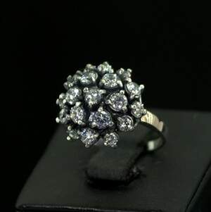 Серебряное кольцо 925 пробы с золотом 375 пробы 4,23 г с белыми цирконами 3,5 карат Серебряное кольцо 925 пробы с золотом 375 пробы 4,23 г с белыми цирконами 3,5 карат