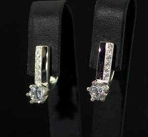 Серебряные серьги 925 пробы с золотом 375 пробы 3,43 г с белыми цирконами 2,5 карат Серебряные серьги 925 пробы с золотом 375 пробы 3,43 г с белыми цирконами 2,5 карат