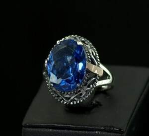 Серебряное кольцо 925 пробы с золотом 375 пробы 6,39 г с голубым Альпінітом 8,22 карат Серебряное кольцо 925 пробы с золотом 375 пробы 6,39 г с голубым Альпінітом 8,22 карат