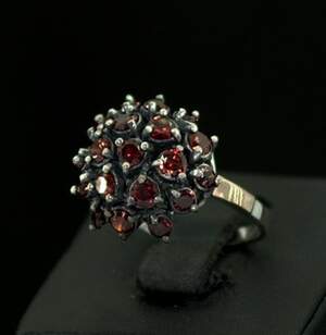 Серебряное кольцо 925 пробы с золотом 375 пробы 4,26 г с красными цирконами 3,5 карат Серебряное кольцо 925 пробы с золотом 375 пробы 4,26 г с красными цирконами 3,5 карат