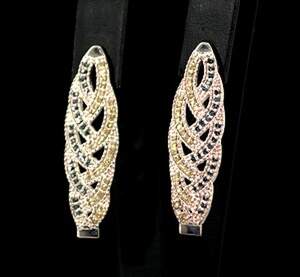 Серебряные серьги 925 пробы 4,96 гр. с голубыми Бриллиантами Норе VVS1 и желтыми канадскими Бриллиантами VVS1 0,83 карат Серебряные серьги 925 пробы 4,96 гр. с голубыми Бриллиантами Норе VVS1 и желтыми канадскими Бриллиантами VVS1 0,83 карат