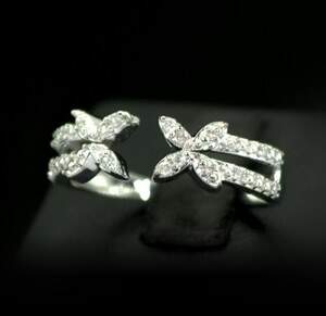 Серебряное кольцо 925 пробы 3,06 гр. с белыми африканскими Бриллиантами VVS1 0,16 карат Серебряное кольцо 925 пробы 3,06 гр. с белыми африканскими Бриллиантами VVS1 0,16 карат