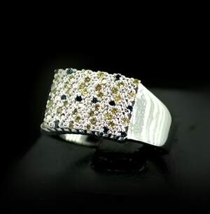 Серебряное кольцо 925 пробы 5,95 гр. с голубыми Бриллиантами Норе VVS1 и желтыми канадскими Бриллиантами VVS1 0,4 карат Серебряное кольцо 925 пробы 5,95 гр. с голубыми Бриллиантами Норе VVS1 и желтыми канадскими Бриллиантами VVS1 0,4 карат