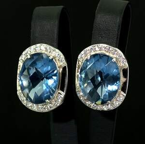 Серебряные серьги 925 пробы с золотом 375 пробы 13,25 г с Топазами Лондон Блу та цирконами 11,9 карат Серебряные серьги 925 пробы с золотом 375 пробы 13,25 г с Топазами Лондон Блу та цирконами 11,9 карат