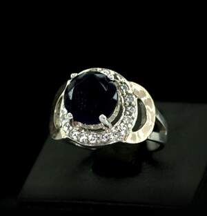 Серебряное кольцо 925 пробы с золотом 375 пробы 6 г с Лінде Сапфіром и цирконами 2,97 карат Серебряное кольцо 925 пробы с золотом 375 пробы 6 г с Лінде Сапфіром и цирконами 2,97 карат
