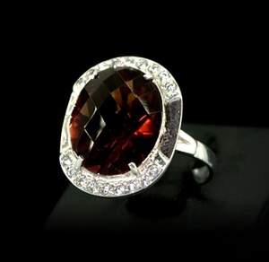Серебряное кольцо 925 пробы с золотом 375 пробы 7,46 г с Лінде Топаом и цирконами 5,97 карат Серебряное кольцо 925 пробы с золотом 375 пробы 7,46 г с Лінде Топаом и цирконами 5,97 карат