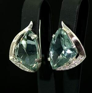Серебряные серьги 925 пробы с золотом 375 пробы 10,51 г с зелеными Кварцами и цирконами 10,88 карат Серебряные серьги 925 пробы с золотом 375 пробы 10,51 г с зелеными Кварцами и цирконами 10,88 карат