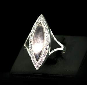 Серебряное кольцо 925 пробы с золотом 375 пробы 4,61 г с цирконами 0,55 карат Серебряное кольцо 925 пробы с золотом 375 пробы 4,61 г с цирконами 0,55 карат