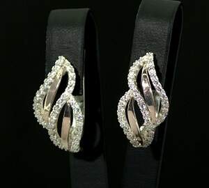 Серебряные серьги 925 пробы с золотом 375 пробы 6,47 г с цирконами 1,11 карат Серебряные серьги 925 пробы с золотом 375 пробы 6,47 г с цирконами 1,11 карат