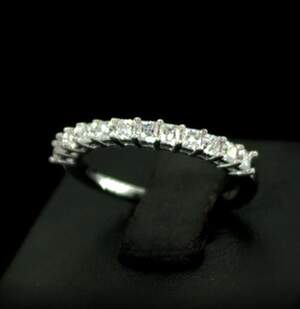 Серебряное кольцо 925 пробы 1,45 г с Муассанітами 0,7 карат Серебряное кольцо 925 пробы 1,45 г с Муассанітами 0,7 карат