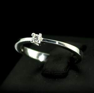 Серебряное кольцо 925 пробы 2,18 г с африканским Діамантом кр57 0,07 карат Серебряное кольцо 925 пробы 2,18 г с африканским Діамантом кр57 0,07 карат