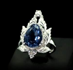 Серебряное кольцо 925 пробы 6,88 г с Флюоритом Блу Джон и топазами со США 4,51 карат Серебряное кольцо 925 пробы 6,88 г с Флюоритом Блу Джон и топазами со США 4,51 карат