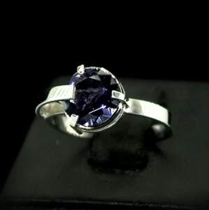 Серебряное кольцо 925 пробы 2,56 г с африканским Аметистом 2,02 карат Серебряное кольцо 925 пробы 2,56 г с африканским Аметистом 2,02 карат
