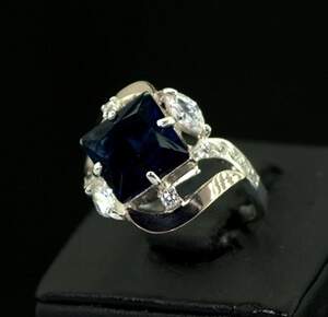 Срібна каблучка 925 проби з золотом 375 проби 5,48 г з синім та білими цирконами 3,24 карат Срібна каблучка 925 проби з золотом 375 проби 5,48 г з синім та білими цирконами 3,24 карат