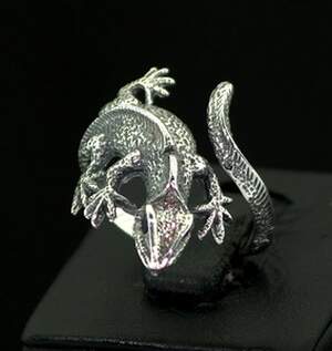 Срібна каблучка 925 проби 5,3 г з Топазами Лондон Блу зі США 0,15 карат Срібна каблучка 925 проби 5,3 г з Топазами Лондон Блу зі США 0,15 карат