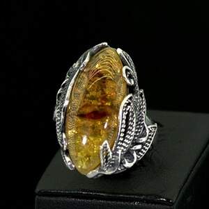 Срібна каблучка 925 проби 9 г з Бурштином 6,05 карат Срібна каблучка 925 проби 9 г з Бурштином 6,05 карат