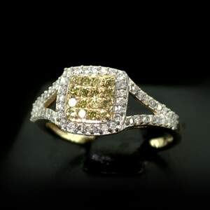 Срібна каблучка 925 проби в позолоті 750 проби 3,27 г з жовтими канадськими Діамантами VVS1 та білими африканськими Діамантами VVS1 0,81 карат Срібна каблучка 925 проби в позолоті 750 проби 3,27 г з жовтими канадськими Діамантами VVS1 та білими африканськими Діамантами VVS1 0,81 карат