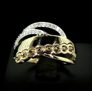 Срібна каблучка 925 проби в позолоті 750 проби 3,81 г з зеленими намібійськими Діамантами VVS1 та білими африканськими Діамантами VVS1 0,3 карат Срібна каблучка 925 проби в позолоті 750 проби 3,81 г з зеленими намібійськими Діамантами VVS1 та білими африканськими Діамантами VVS1 0,3 карат