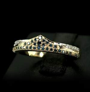 Срібна каблучка 925 проби в позолоті 750 проби 3,22 г з блакитними Діамантами Норе VVS1 та білими африканськими Діамантами VVS1 0,34 карат Срібна каблучка 925 проби в позолоті 750 проби 3,22 г з блакитними Діамантами Норе VVS1 та білими африканськими Діамантами VVS1 0,34 карат