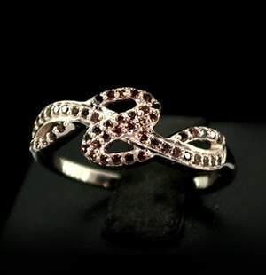 Срібна каблучка 925 проби в позолоті 750 проби 3,1 г з червоними австралійськими Діамантами VVS1 0,4 карат Срібна каблучка 925 проби в позолоті 750 проби 3,1 г з червоними австралійськими Діамантами VVS1 0,4 карат