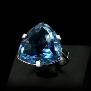 Срібна каблучка 925 проби з золотом 375 проби 7,71 г Топазами Лондон Блу 7,44 карат Срібна каблучка 925 проби з золотом 375 проби 7,71 г Топазами Лондон Блу 7,44 карат