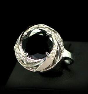 Срібна каблучка 925 проби з золотом 375 проби 8,08 г з цирконами 7,11 карат Срібна каблучка 925 проби з золотом 375 проби 8,08 г з цирконами 7,11 карат