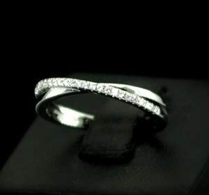 Срібна каблучка 925 проби 2,26 г з Муассанітами 0,18 карат Срібна каблучка 925 проби 2,26 г з Муассанітами 0,18 карат