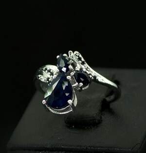 Серебряное кольцо 925 пробы 3,24 г со шри-ланкийскими Сапфірами класса АААА 2,67 карат Серебряное кольцо 925 пробы 3,24 г со шри-ланкийскими Сапфірами класса АААА 2,67 карат