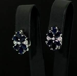 Серебряные серьги 925 пробы 3,93 г со шри-ланкийскими Сапфірами класса АААА и цирконами 1,22 карат Серебряные серьги 925 пробы 3,93 г со шри-ланкийскими Сапфірами класса АААА и цирконами 1,22 карат