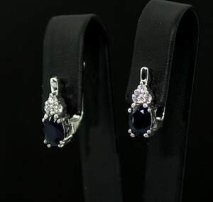 Серебряные серьги 925 пробы 3,51 г со шри-ланкийскими Сапфірами класса АААА и цирконами 1,88 карат Серебряные серьги 925 пробы 3,51 г со шри-ланкийскими Сапфірами класса АААА и цирконами 1,88 карат