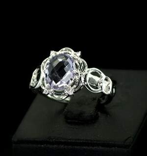 Серебряное кольцо 925 пробы 3,87 г с бразильским Аметистом Rose de France и цирконами 2,33 карат Серебряное кольцо 925 пробы 3,87 г с бразильским Аметистом Rose de France и цирконами 2,33 карат