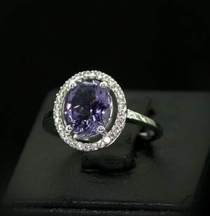 Серебряное кольцо 925 пробы 2,8 г с бразильским Аметистом и цирконами 2,24 карат Серебряное кольцо 925 пробы 2,8 г с бразильским Аметистом и цирконами 2,24 карат