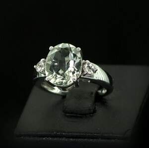 Серебряное кольцо 925 пробы 4,14 г с зеленым бразильским Аметистом и цирконами 3,41 карат Серебряное кольцо 925 пробы 4,14 г с зеленым бразильским Аметистом и цирконами 3,41 карат