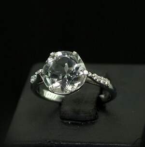 Серебряное кольцо 925 пробы 3,82 г с зеленым бразильским Аметистом и цирконами 2,21 карат Серебряное кольцо 925 пробы 3,82 г с зеленым бразильским Аметистом и цирконами 2,21 карат