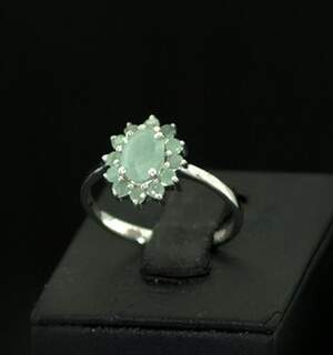 Серебряное кольцо 925 пробы 2,38 г с бразильскими Смарагдами класса АААА 1,15 карат Серебряное кольцо 925 пробы 2,38 г с бразильскими Смарагдами класса АААА 1,15 карат
