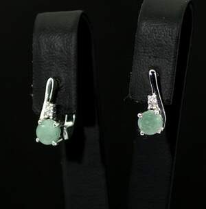 Серебряные серьги 925 пробы 2,71 г с бразильскими Изумрудами класса АААА и цирконами 1,05 карат Серебряные серьги 925 пробы 2,71 г с бразильскими Изумрудами класса АААА и цирконами 1,05 карат