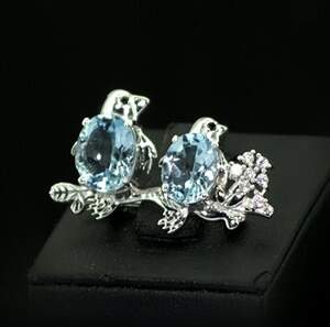 Серебряная брошь 925 пробы 4,67 г с голубыми Топазами и цирконами 3,15 карат Серебряная брошь 925 пробы 4,67 г с голубыми Топазами и цирконами 3,15 карат