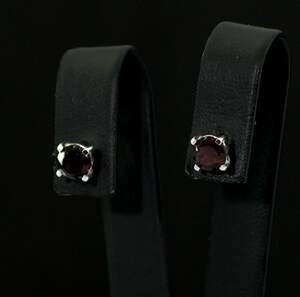 Серебряные серьги 925 пробы 1,39 г с мозамбикскими Гранатами 1,28 карат Серебряные серьги 925 пробы 1,39 г с мозамбикскими Гранатами 1,28 карат