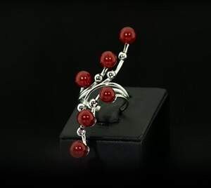 Серебряное кольцо 925 пробы 6,98 г с красными Коралами 6,35 карат Серебряное кольцо 925 пробы 6,98 г с красными Коралами 6,35 карат
