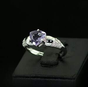 Срібна каблучка 925 проби 3,4 г з бразильським Аметистом Rose de France та цирконами 1,46 карат Срібна каблучка 925 проби 3,4 г з бразильським Аметистом Rose de France та цирконами 1,46 карат